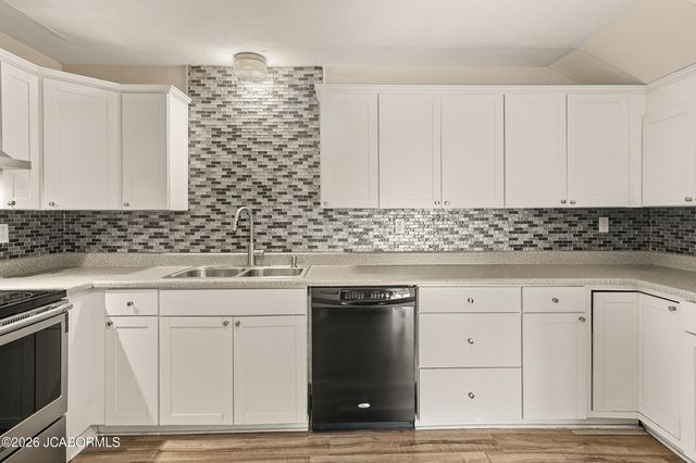 120 BOONVILLE ROAD, Jefferson City, MO 65109