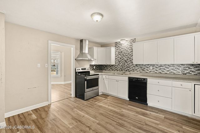 120 BOONVILLE ROAD, Jefferson City, MO 65109