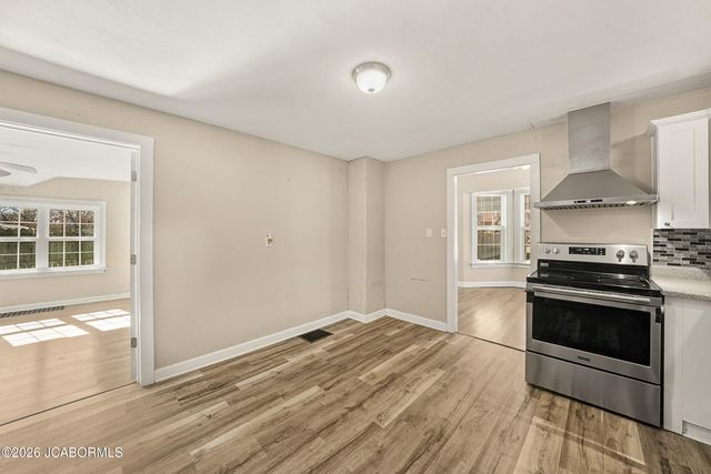 120 BOONVILLE ROAD, Jefferson City, MO 65109