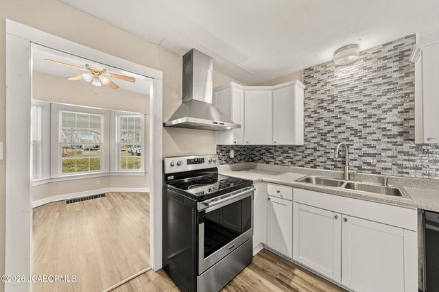 120 BOONVILLE ROAD, Jefferson City, MO 65109