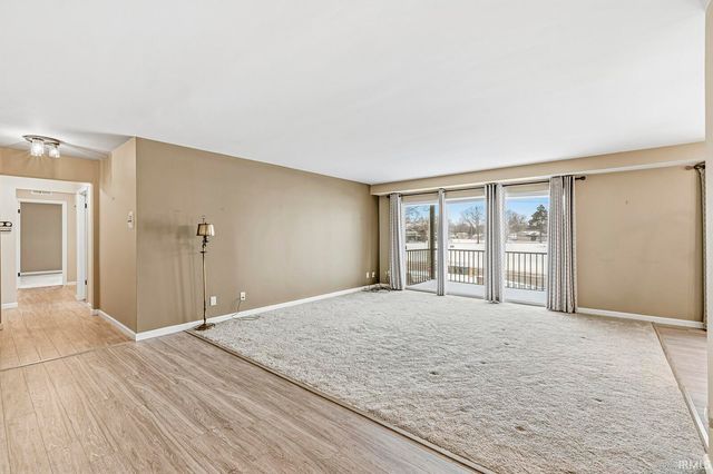 1077 Greenleaf Blvd Apt 216, Elkhart, IN 46514