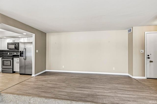 1077 Greenleaf Blvd Apt 216, Elkhart, IN 46514