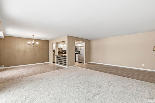 1077 Greenleaf Blvd Apt 216, Elkhart, IN 46514