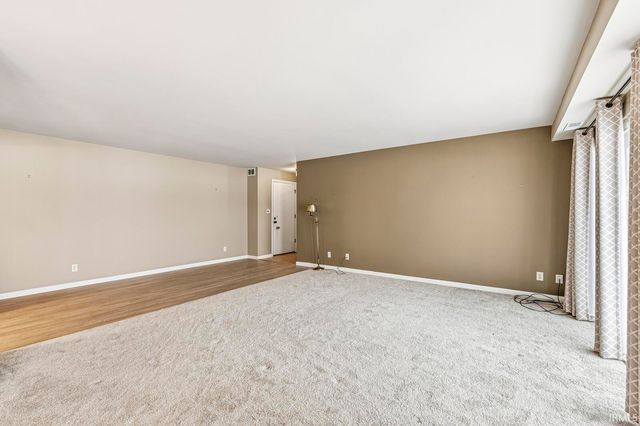 1077 Greenleaf Blvd Apt 216, Elkhart, IN 46514