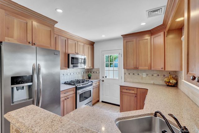 719 Glenridge Lane, East Northport, NY 11731