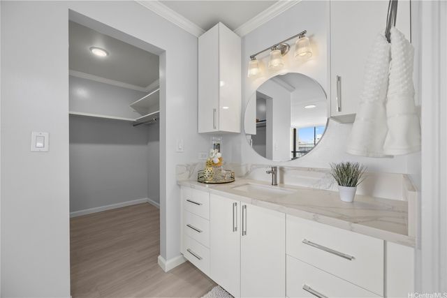 430 Lewers Street 1501, Honolulu, HI 96815