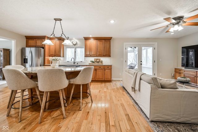 702 Morningside Drive, Zionsville, IN 46077