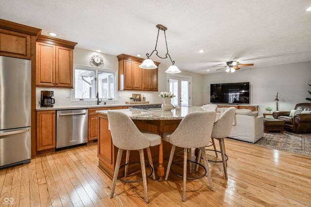 702 Morningside Drive, Zionsville, IN 46077