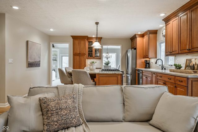 702 Morningside Drive, Zionsville, IN 46077