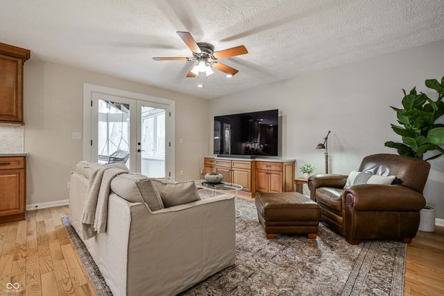 702 Morningside Drive, Zionsville, IN 46077