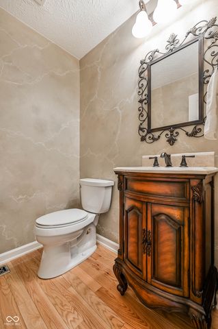 702 Morningside Drive, Zionsville, IN 46077