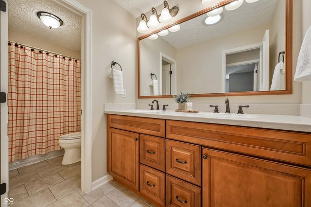 702 Morningside Drive, Zionsville, IN 46077