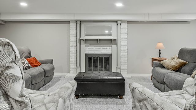 702 Morningside Drive, Zionsville, IN 46077