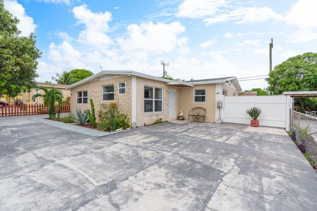 201 NE 28th Court, Boynton Beach, FL 33435