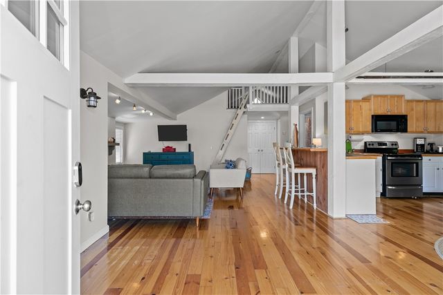 1024 ANTHONY Road, Portsmouth, RI 02871