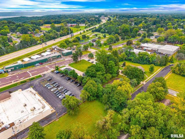 6605 N SHERIDAN Road, Peoria, IL 61604