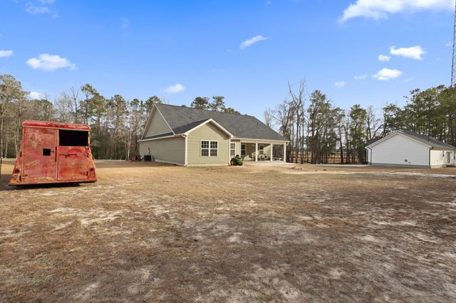 2267 Vaught Rd., Galivants Ferry, SC 29544