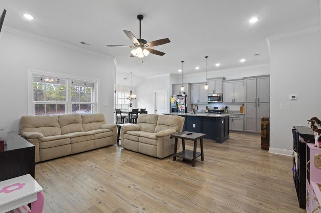 2267 Vaught Rd., Galivants Ferry, SC 29544