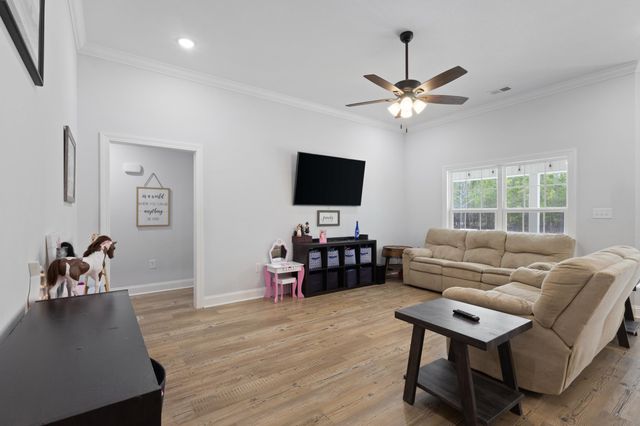 2267 Vaught Rd., Galivants Ferry, SC 29544