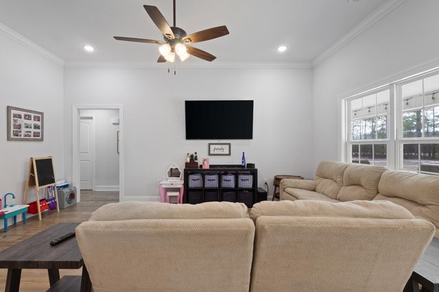 2267 Vaught Rd., Galivants Ferry, SC 29544