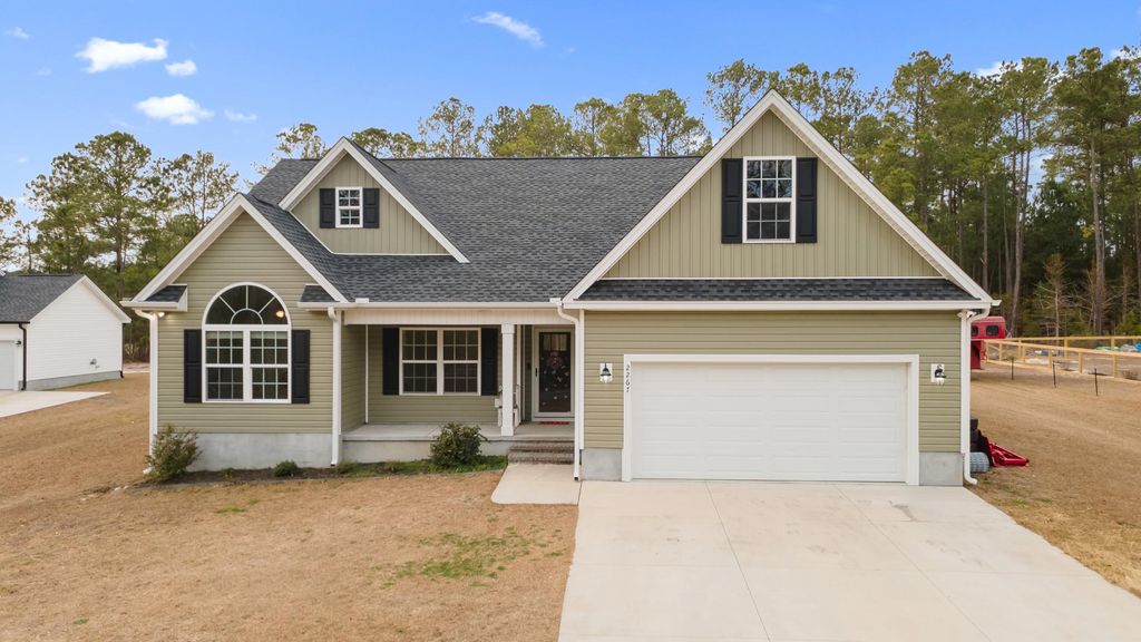 2267 Vaught Rd., Galivants Ferry, SC 29544