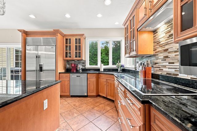 8 Juniper Road, Upton, MA 01568