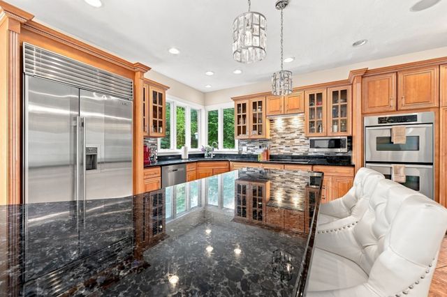 8 Juniper Road, Upton, MA 01568