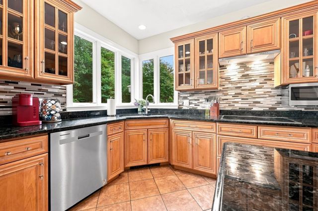 8 Juniper Road, Upton, MA 01568
