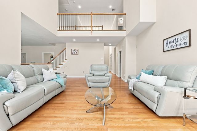 8 Juniper Road, Upton, MA 01568