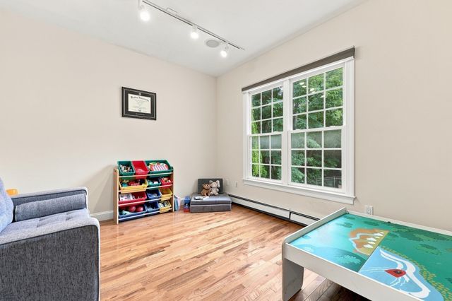 8 Juniper Road, Upton, MA 01568