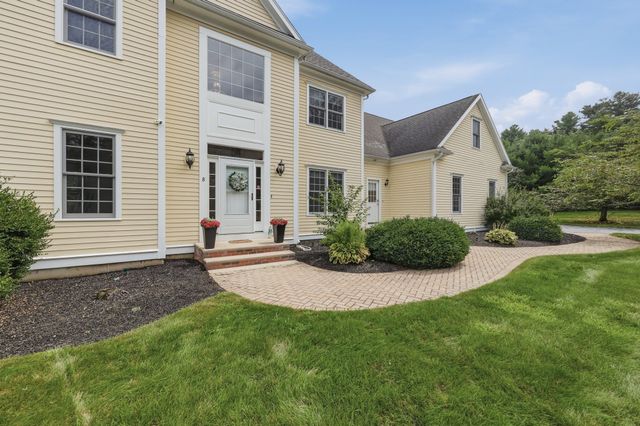 8 Juniper Road, Upton, MA 01568