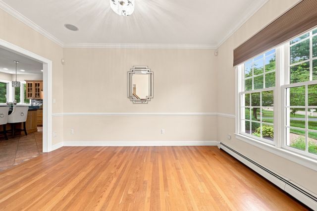 8 Juniper Road, Upton, MA 01568