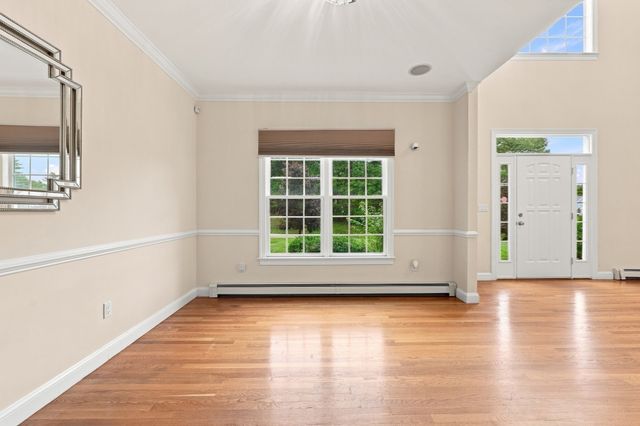 8 Juniper Road, Upton, MA 01568