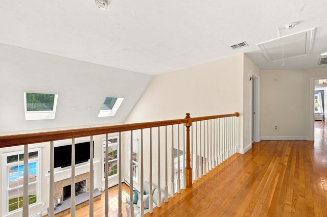 8 Juniper Road, Upton, MA 01568