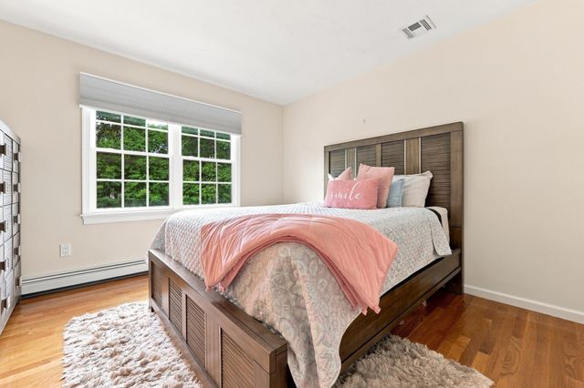8 Juniper Road, Upton, MA 01568