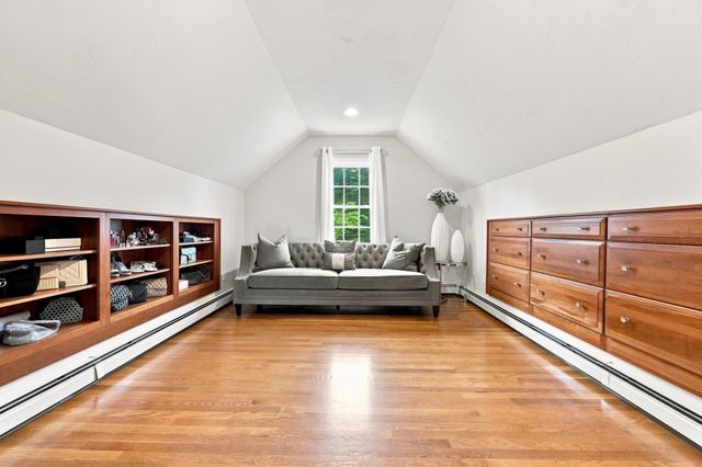 8 Juniper Road, Upton, MA 01568