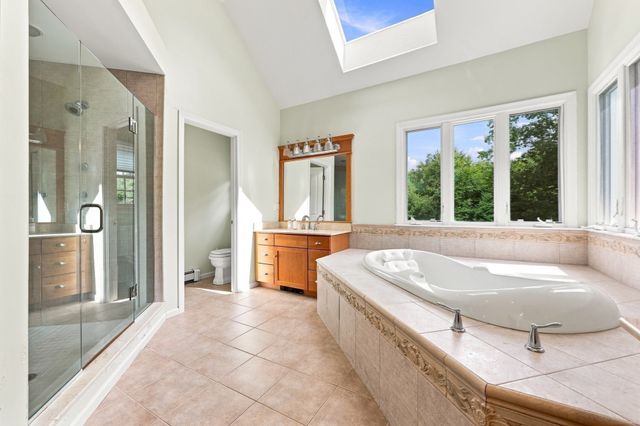 8 Juniper Road, Upton, MA 01568
