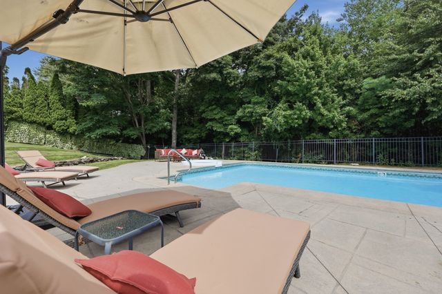 8 Juniper Road, Upton, MA 01568
