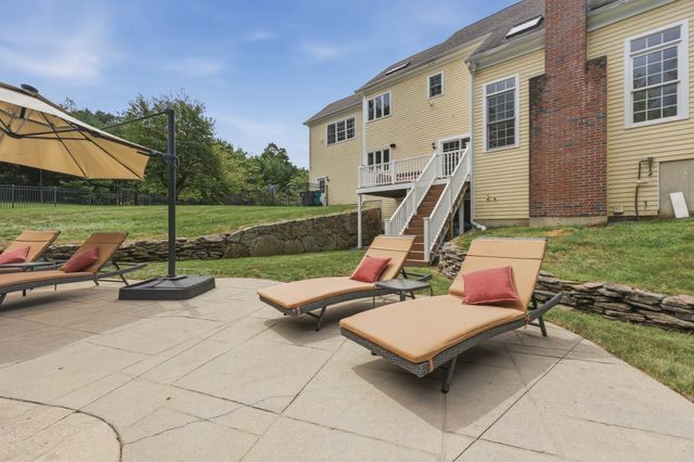 8 Juniper Road, Upton, MA 01568