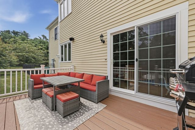 8 Juniper Road, Upton, MA 01568
