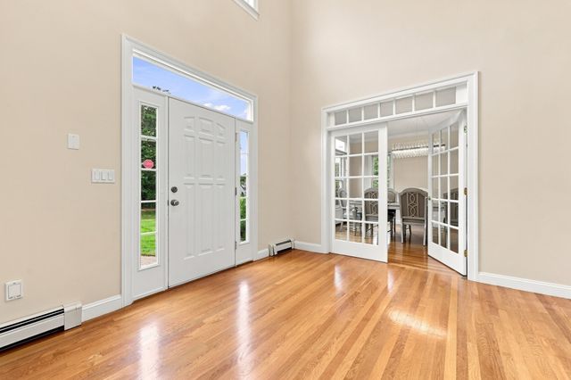 8 Juniper Road, Upton, MA 01568