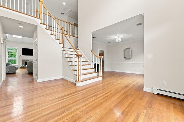 8 Juniper Road, Upton, MA 01568