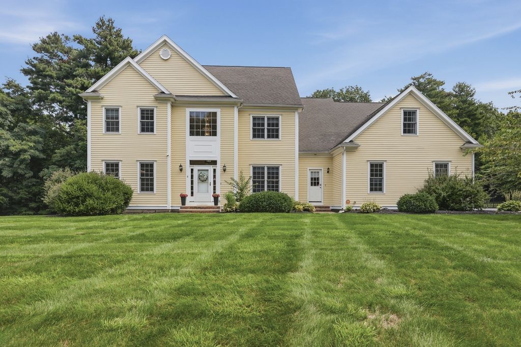 8 Juniper Road, Upton, MA 01568