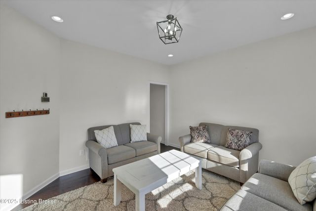 3102 Reserve Pkwy, La Grange, KY 40031