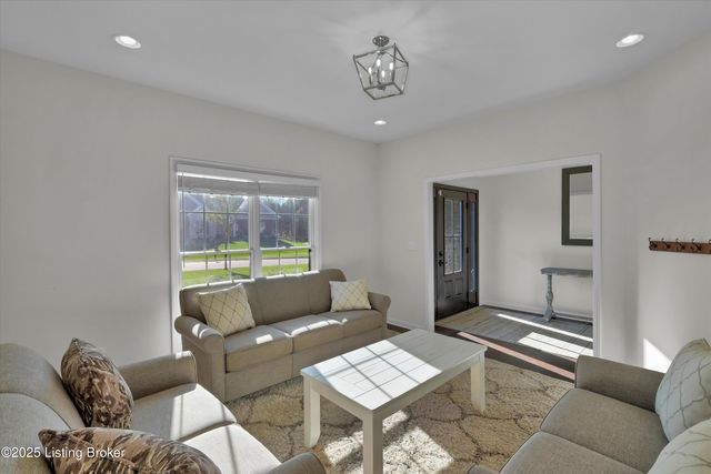 3102 Reserve Pkwy, La Grange, KY 40031