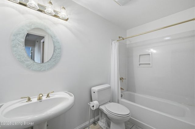 3074 University Rd, Louisville, KY 40206