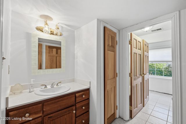 3074 University Rd, Louisville, KY 40206