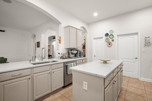 4613 Pyrenees PASS, Bee Cave, TX 78738