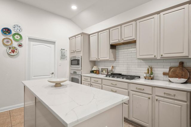 4613 Pyrenees PASS, Bee Cave, TX 78738