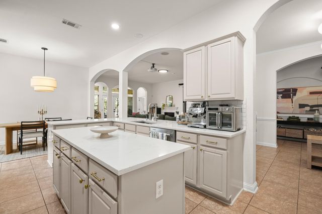 4613 Pyrenees PASS, Bee Cave, TX 78738